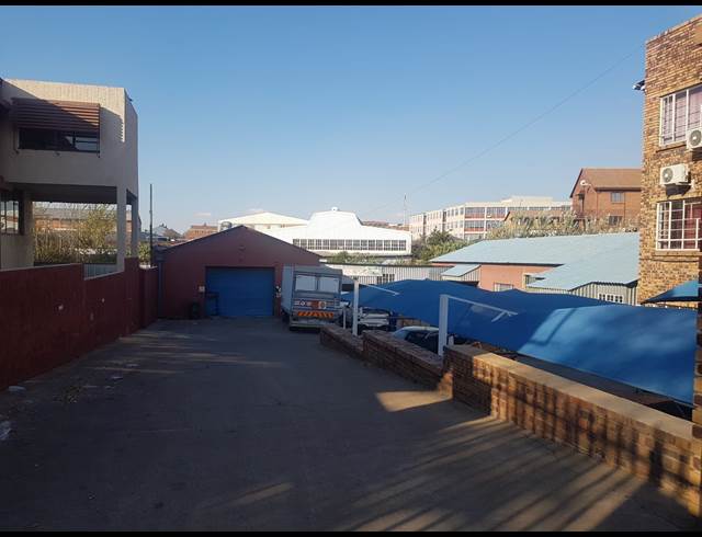 57M² BUILDING TO LET IN BOOYSENS RESERVE