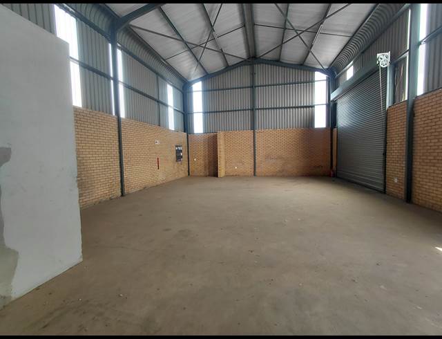 273M² WAREHOUSE TO LET IN CLAYVILLE