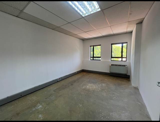 321M² OFFICE TO LET IN HYDE PARK