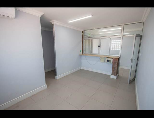1,545M² WAREHOUSE TO LET IN HALFWAY HOUSE