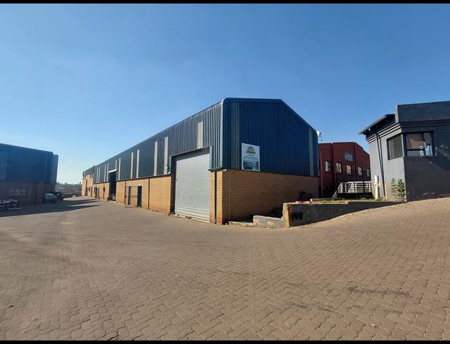 273M² WAREHOUSE TO LET IN CLAYVILLE