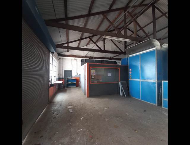 1,100M² WAREHOUSE TO LET IN CITY WEST