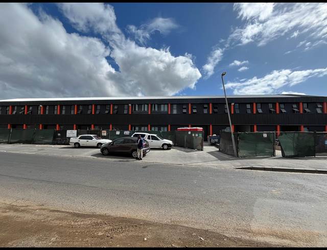301M² WAREHOUSE TO LET IN NDABENI