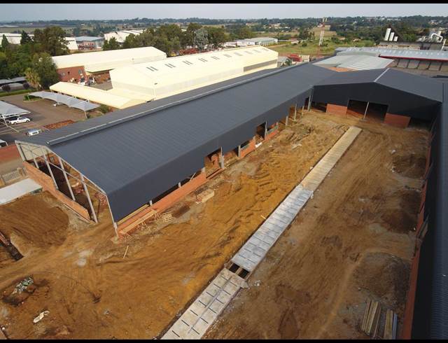 5,200M² WAREHOUSE TO LET IN POMONA