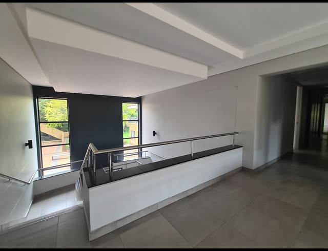 723M² OFFICE TO LET IN VORNA VALLEY