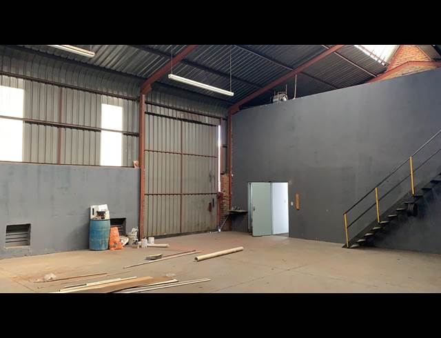 264M² WAREHOUSE TO LET IN ANDERBOLT