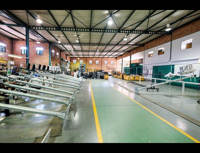 1,844M² WAREHOUSE TO LET IN LINBRO PARK