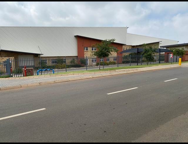 5,965M² WAREHOUSE TO LET IN GOSFORTH PARK