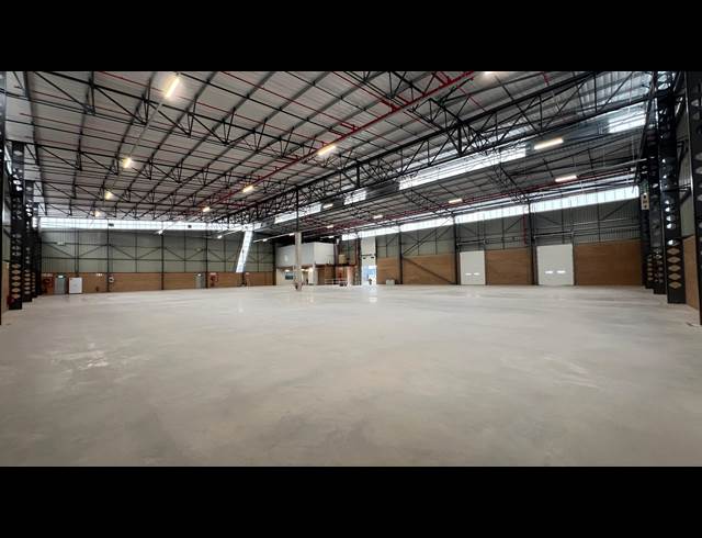 2,208M² WAREHOUSE TO LET IN AIRPORT PARK