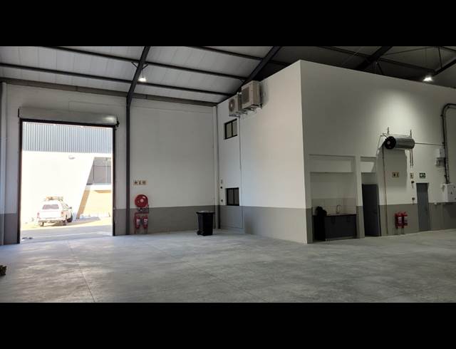 414M² WAREHOUSE TO LET IN STIKLAND INDUSTRIAL