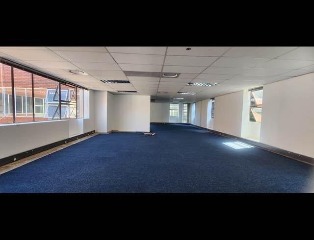 1,018M² OFFICE TO LET IN PARKTOWN