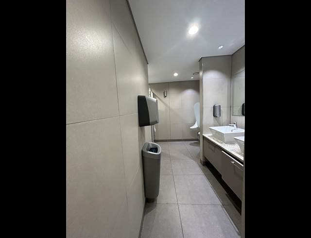 160M² BUILDING TO LET IN TYGER VALLEY