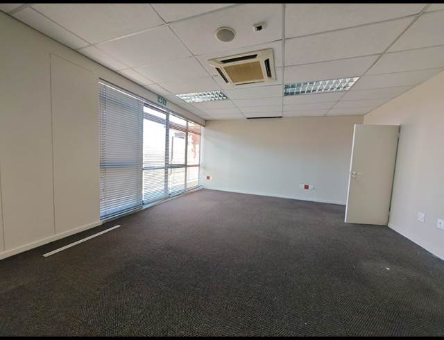 131M² OFFICE TO LET IN MEYERSDAL
