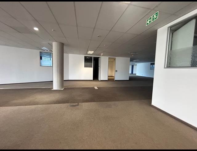 1,290M² OFFICE TO LET IN WATERFALL
