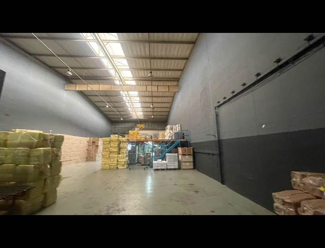 780M² WAREHOUSE TO LET IN EAST LYNNE