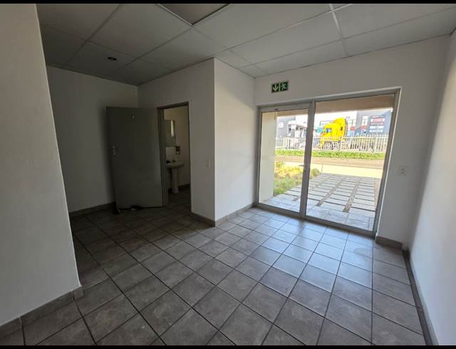 550M² WAREHOUSE TO LET IN STORMILL