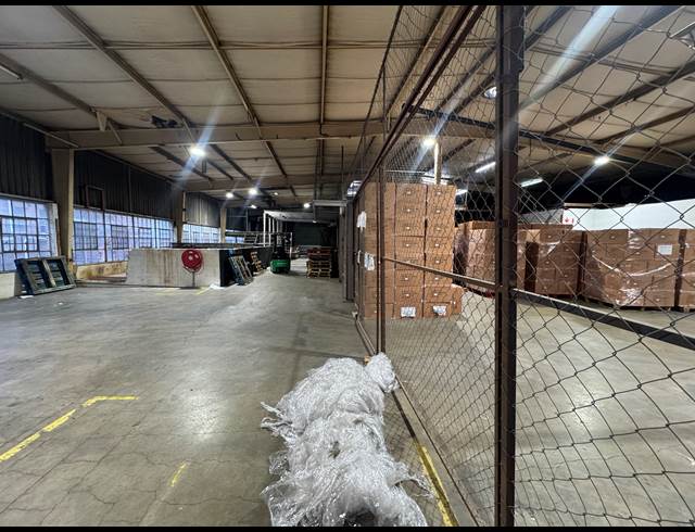 1,322M² WAREHOUSE TO LET IN WYNBERG