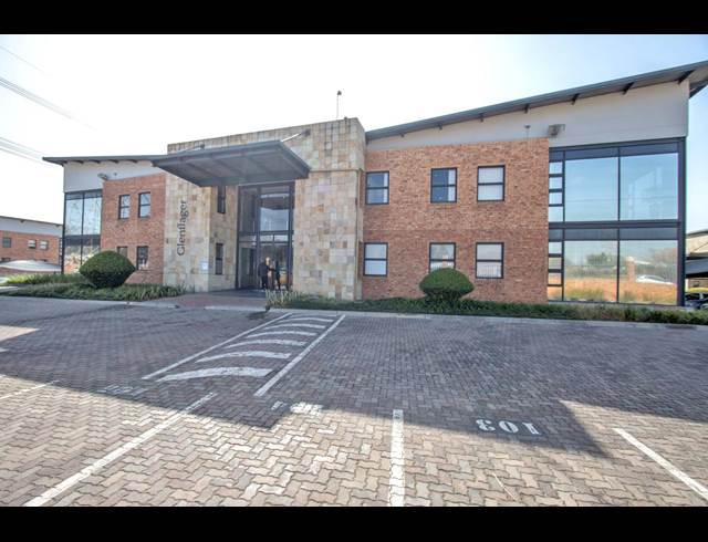 939M² SHOWROOM TO LET IN PAULSHOF