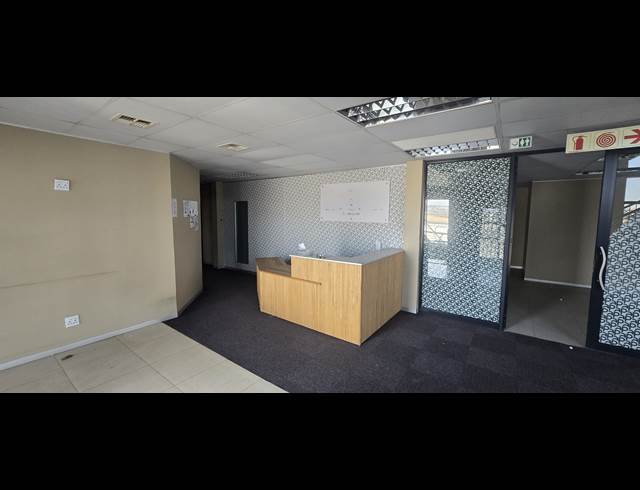 2,294M² WAREHOUSE TO LET IN COSMO BUSINESS PARK