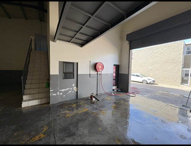 180M² WAREHOUSE TO LET IN HELDERBERG ESTATE