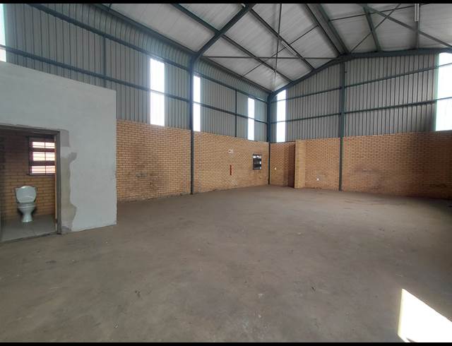 273M² WAREHOUSE TO LET IN CLAYVILLE