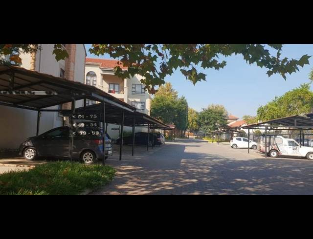 2 BEDROOM PROPERTY TO RENT IN PINESLOPES