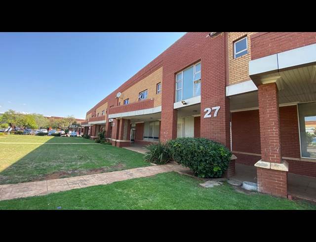 196M² OFFICE TO LET IN ROOIHUISKRAAL