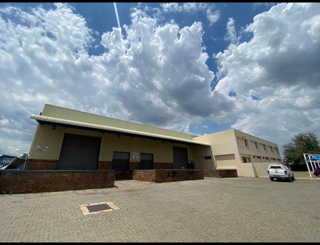 9,549M² WAREHOUSE TO LET IN CLAYVILLE