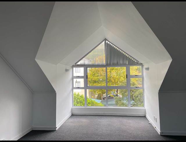 82M² OFFICE TO LET IN WESTLAKE