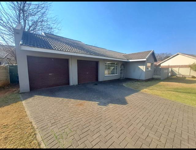 3 BEDROOM HOUSE TO LET IN ARCON PARK