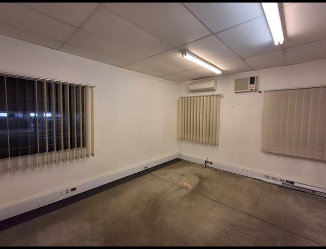 11,500M² WAREHOUSE TO LET IN WOODBROOK
