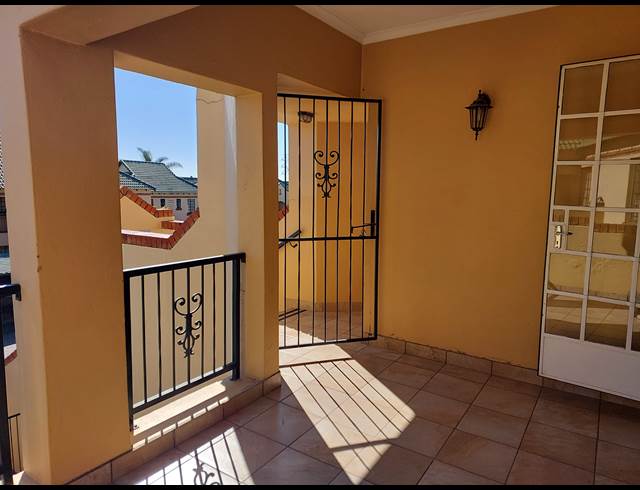 2 BEDROOM SECTIONAL TITLE RENTED IN NORTH RIDING