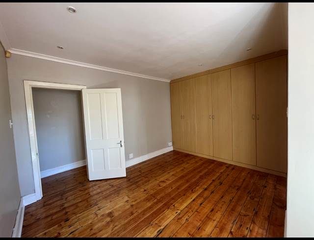220M² BUILDING TO LET IN SEA POINT