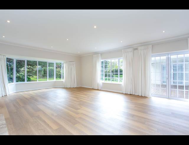 4 BEDROOM FREEHOLD RENTED IN CONSTANTIA
