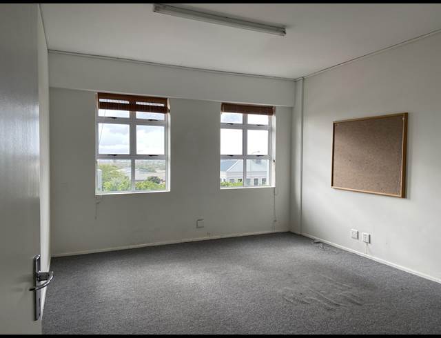 100M² OFFICE TO LET IN WESTLAKE