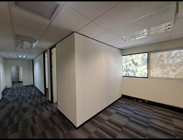 104M² OFFICE TO LET IN HYDE PARK