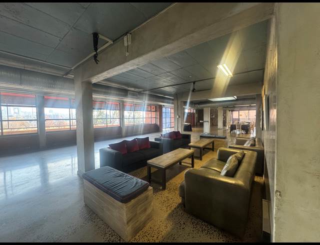 700M² SHOWROOM TO LET IN WYNBERG