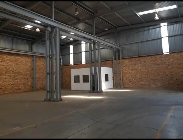 1,444M² WAREHOUSE TO LET IN ACTIVIA PARK