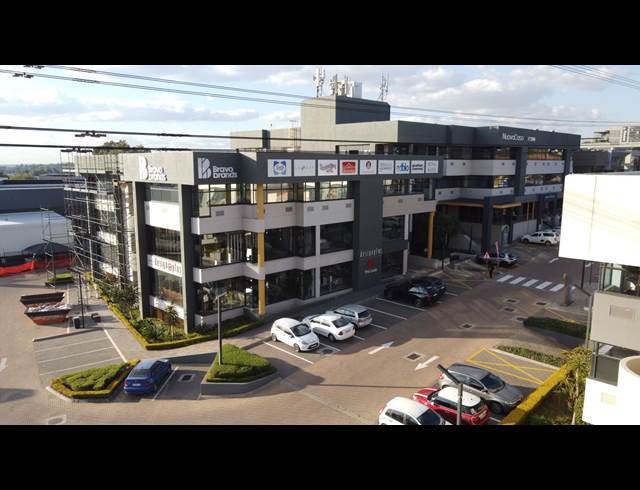 652M² SHOWROOM TO LET IN KRAMERVILLE