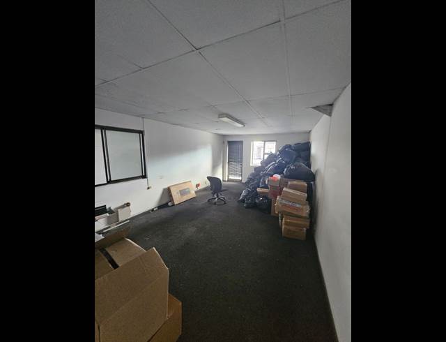 223M² WAREHOUSE TO LET IN STIKLAND INDUSTRIAL