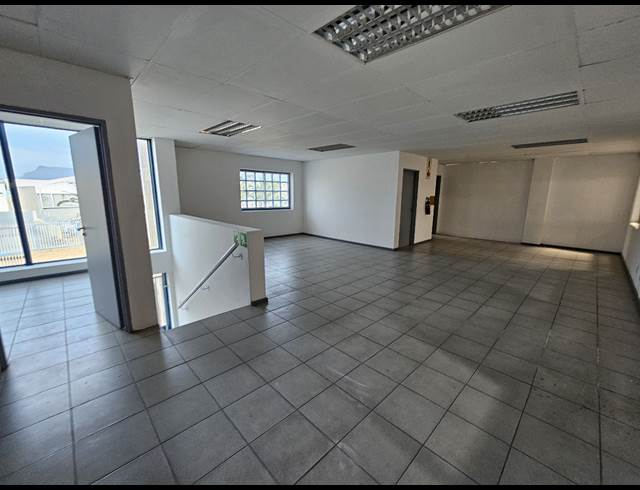 1,250M² WAREHOUSE TO LET IN KILLARNEY GARDENS