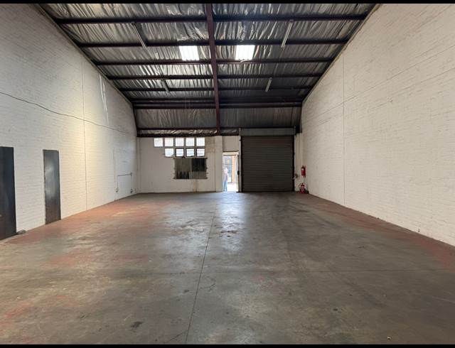 193M² WAREHOUSE TO LET IN CROWN