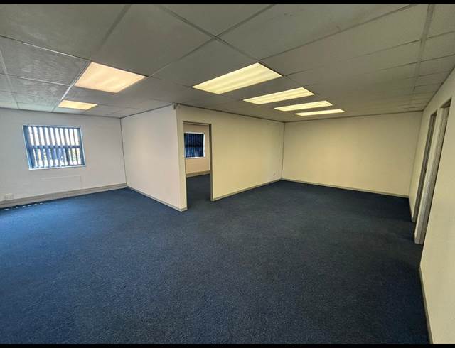 100M² OFFICE TO LET IN EPPING INDUSTRIAL