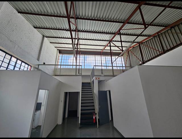 154M² WAREHOUSE TO LET IN STEELEDALE