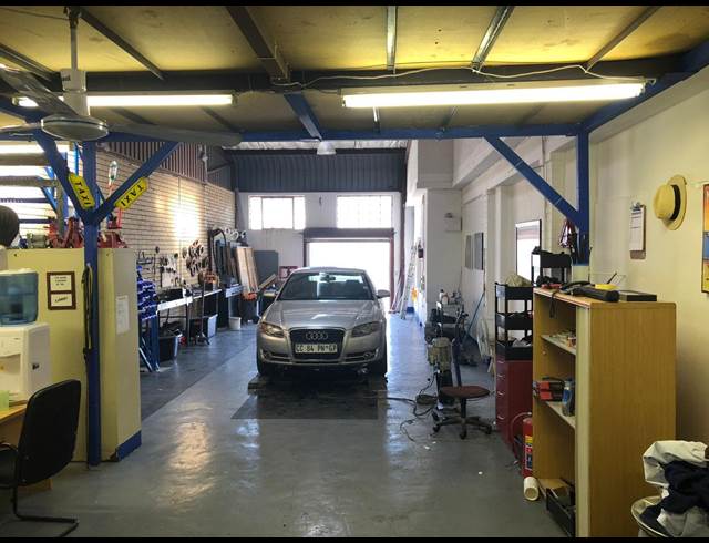 120M² WAREHOUSE TO LET IN STRIJDOMPARK