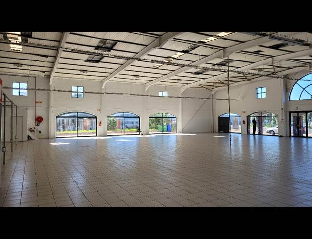 1,648M² RETAIL TO LET IN PARKLANDS