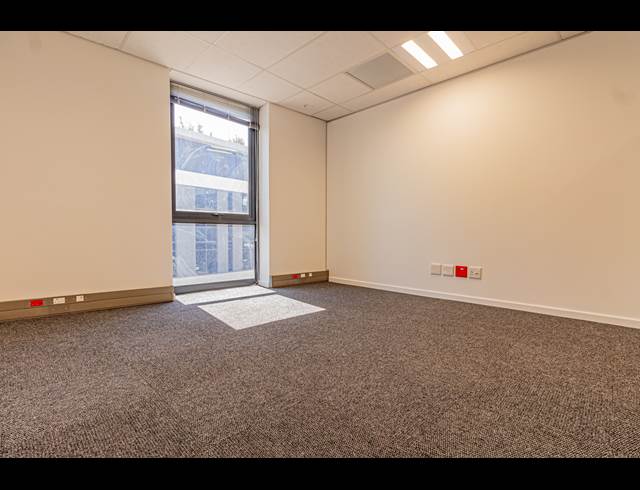 30M² SERVICED OFFICE TO LET IN VORNA VALLEY