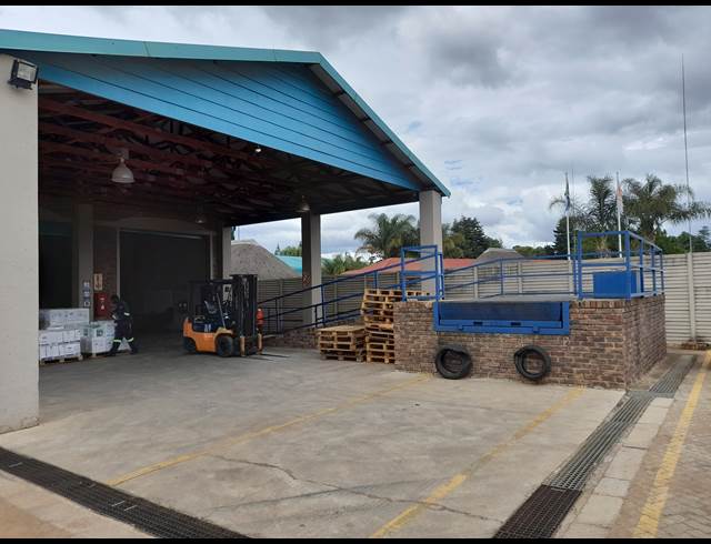 660M² WAREHOUSE TO LET IN POMONA