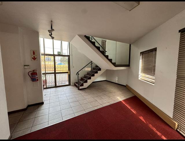 1,300M² WAREHOUSE TO LET IN ROBERTVILLE