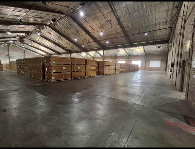11,500M² WAREHOUSE TO LET IN WOODBROOK